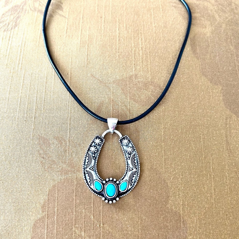 Southwestern Style Silver toned Horseshoe with Faux Turquoise Pendant- Brand New